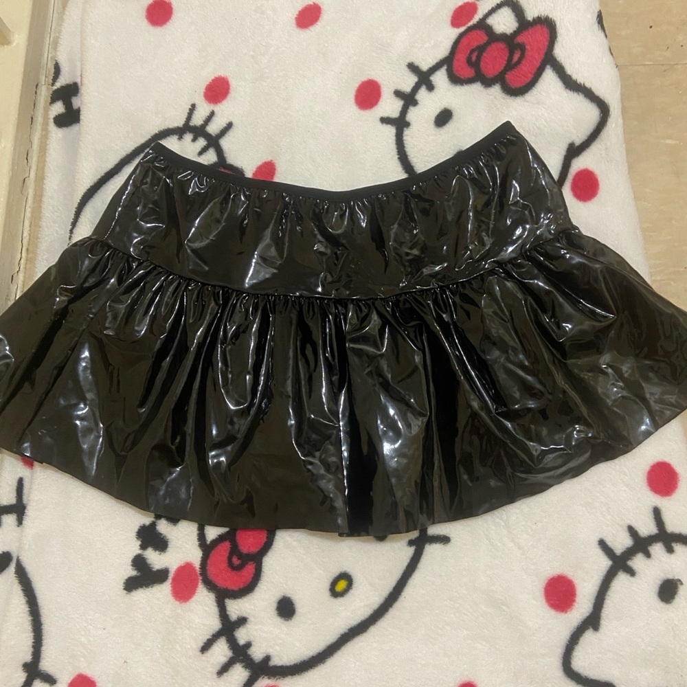 Latex black mini skirt!